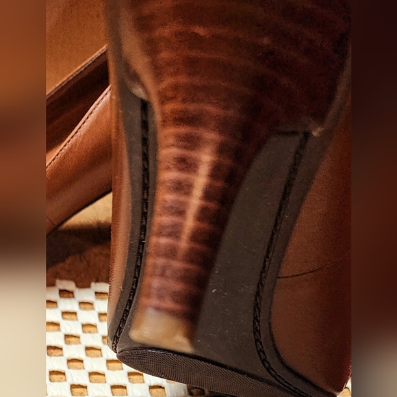 Ralph Lauren Carmal Brown Pump - Picture 2 of 4